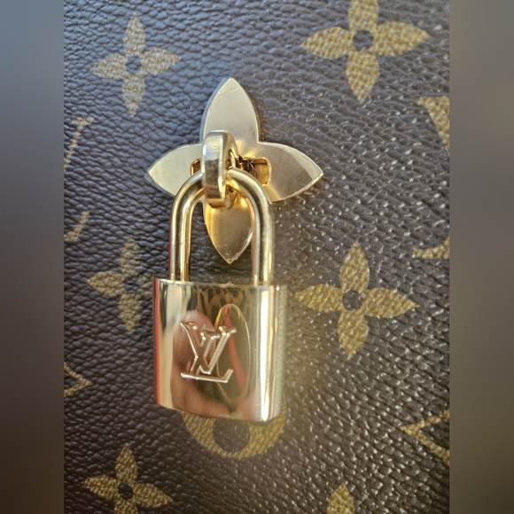 Authentic Louis Vuitton Flower Tote - Picture 10 of 11